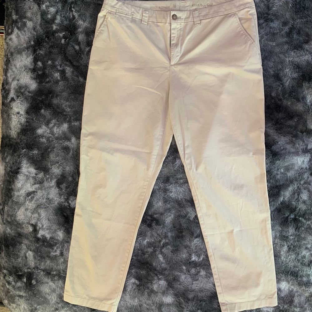 NWOT GAP KHAKI BROKEN-IN STRAIGHT
